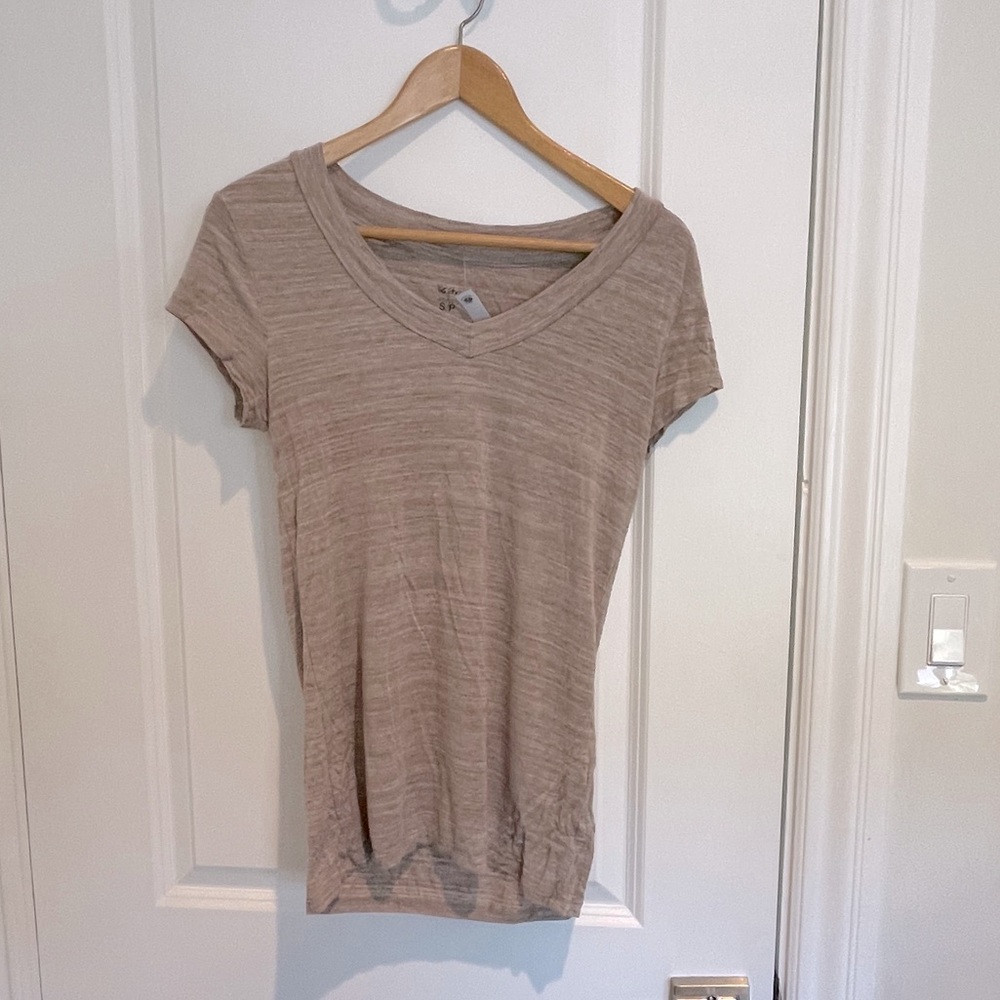 Lightweight neutral T-shirt